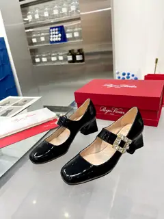 Roger Vivier new women’s shoes Love crystal diamond buckle mid-heel Mary Jane shoes