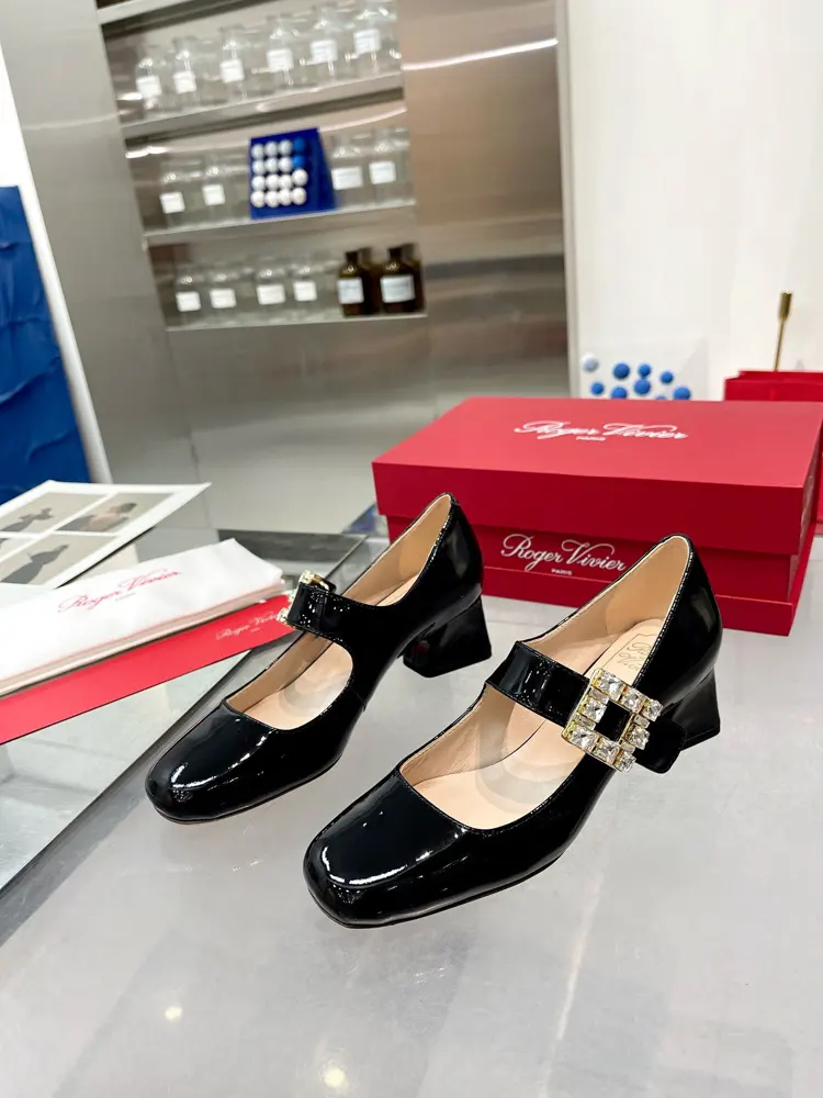 Roger Vivier new women’s shoes Love crystal diamond buckle mid-heel Mary Jane shoes