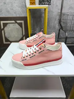 DSQUARED2 casual sports shoes are on sale at the same time in Z cabinet