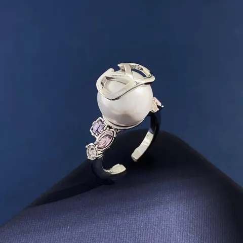 Valentino resin pearl arc-shaped V logo inlaid with colorful rhinestones niche design open