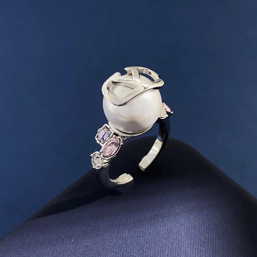 Valentino resin pearl arc-shaped V logo inlaid with colorful rhinestones niche design open