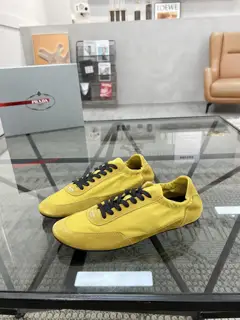 Prada casual shoes series are sold at the counter at the same time. Original configuration