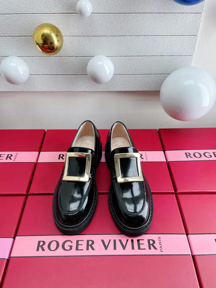 Roger Vivier loafers This pair of loafers is impeccable from the shoe shape to the leather