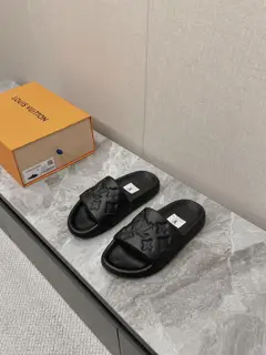 Louis Vuitton Early Spring New Embossed LOGO Couple Slippers Candy Color Series