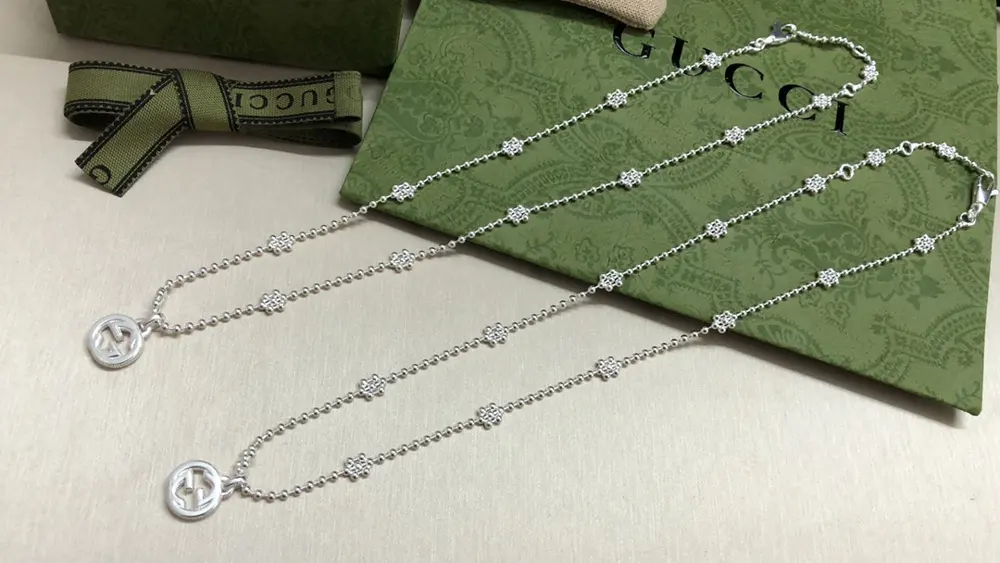 Gucci Lntelocking G pendant