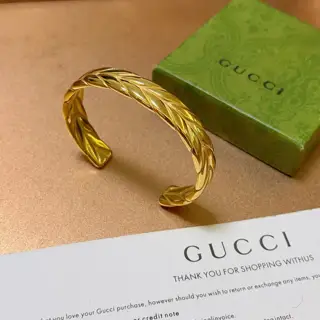 Gucci bracelets are unique and charming. The latest bracelets are of higher grade. The same