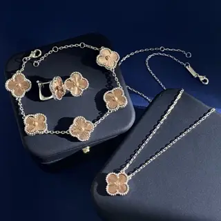 Van Cleef & Arpels Bracelet Earrings Necklace
