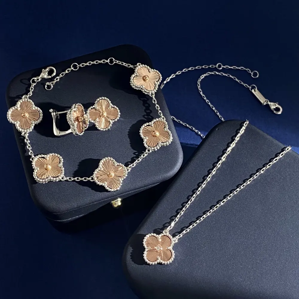 Van Cleef & Arpels Bracelet Earrings Necklace