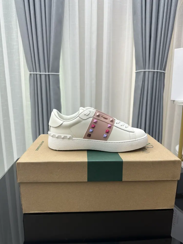 Valentino rivet thick sole casual sports shoes heightening white shoes