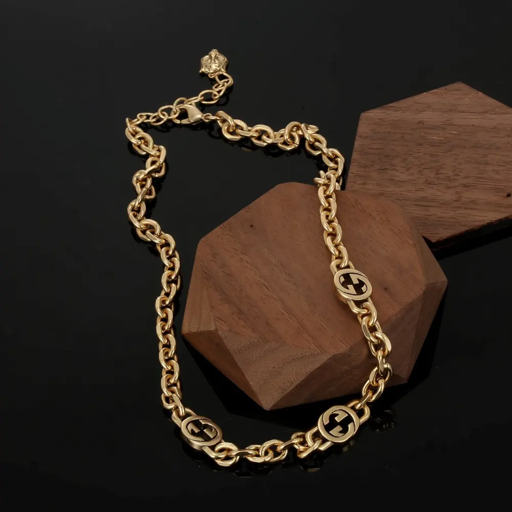 Gucci counter synchronization Gucci retro distressed necklace Choose a few pieces of