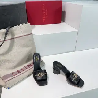 VALENTINO 24 Spring/Summer new V-buckle thick-heeled simple slippers