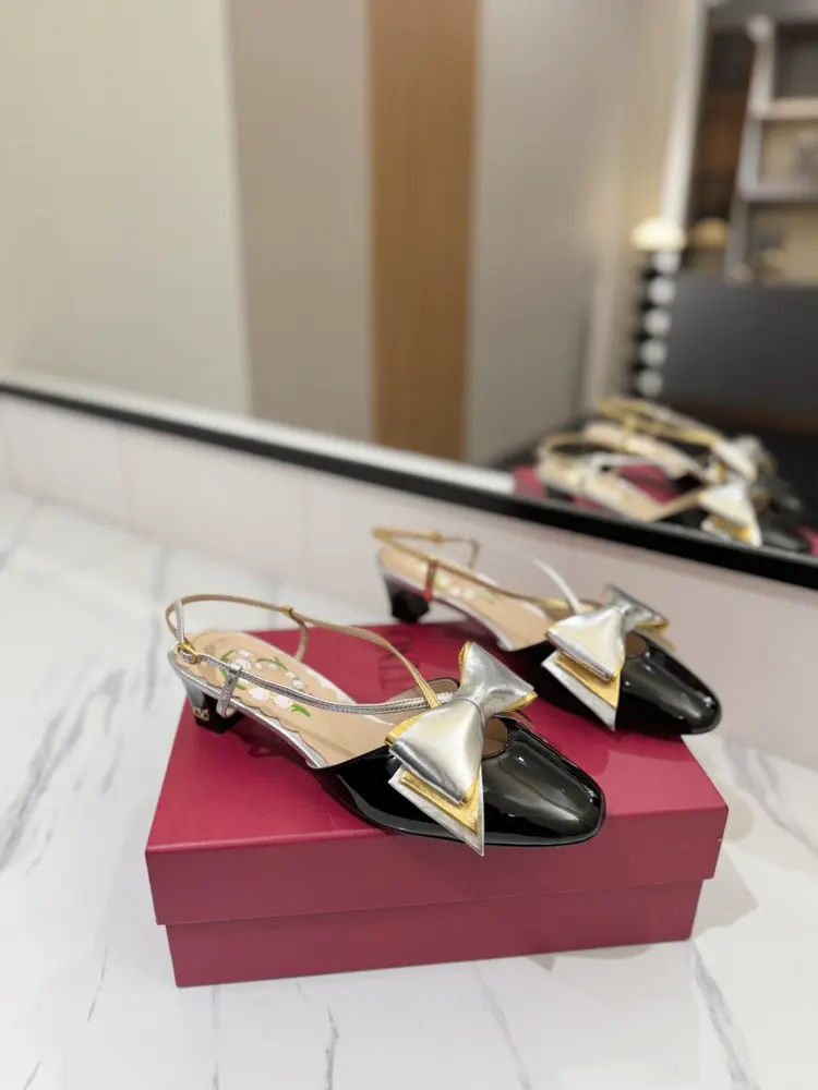 Valentino VLOGO SIGNATURE bow round toe sandals