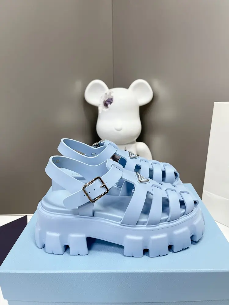 Prada is super popular. Prada’s latest spring and summer 2023 sawtooth Roman braided