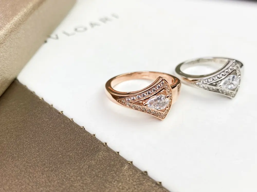 Bvlgari Divas’Dream series hollow water drop diamond fan-shaped ring Bulgari diamond skirt
