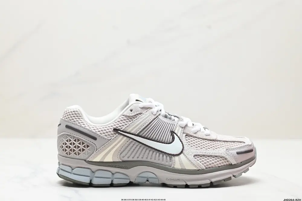 Nike Zoom Vomero 5 Sneakers FZ3653-104