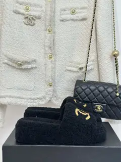Chanel classic double C thick-soled furry slippers