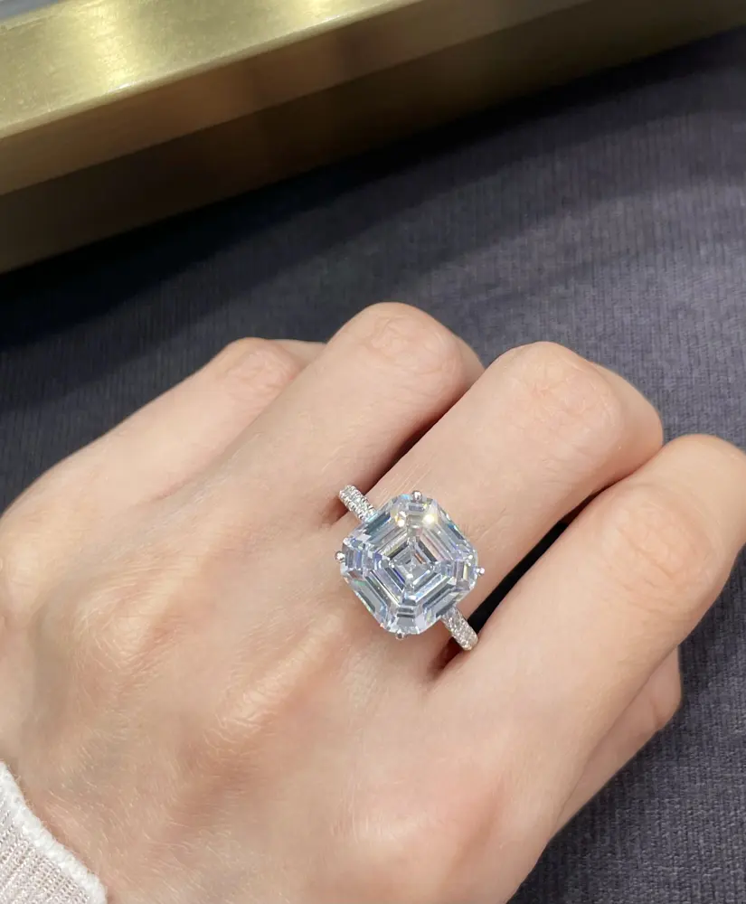 Tiffany white diamond ring