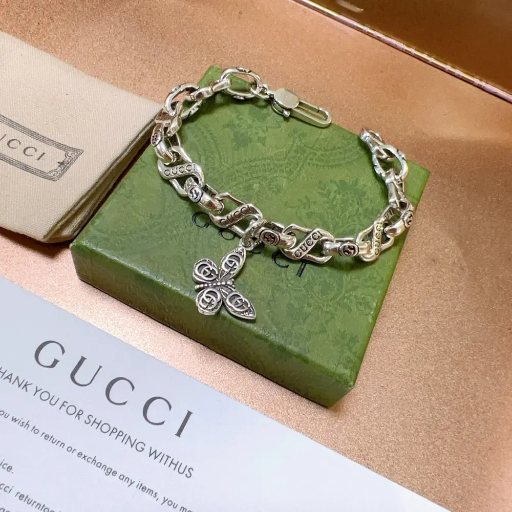 The latest classic Gucci bracelet. Exquisite. Both the style and the texture are absolutely