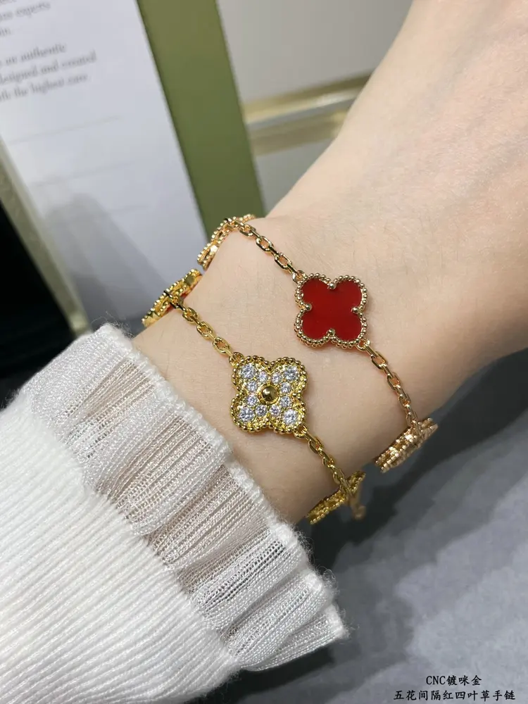 Van Cleef & Arpels Five-flowered high-grade red agate and diamond four-leaf clover bracelet