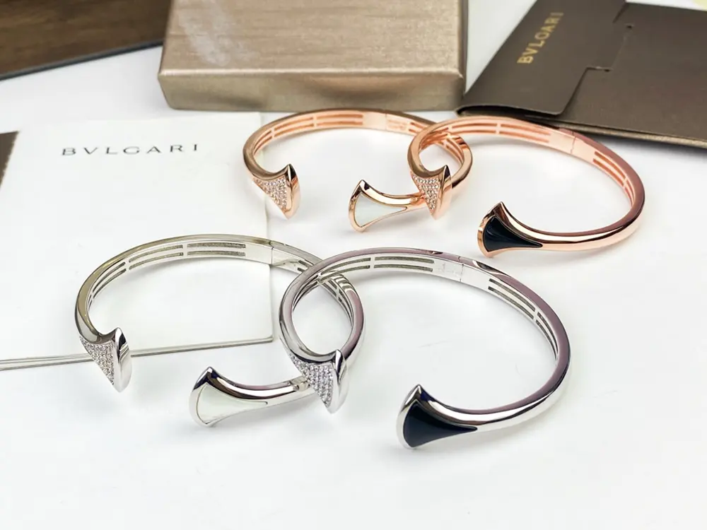 Bvlgari black and white fan-shaped diamond bracelet Black agate and white mother-of-pearl