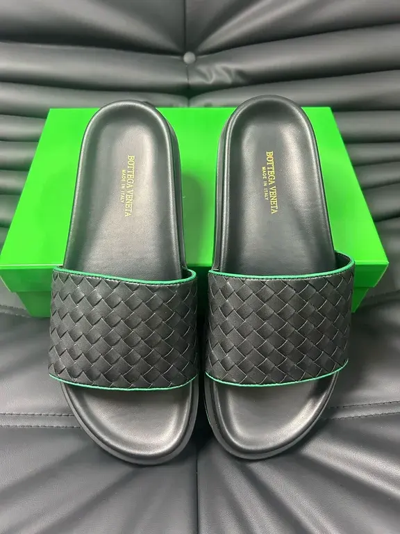 Bottega Veneta men’s spring and summer slippers
