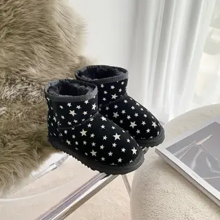 UGG glow-in-the-dark star snow boots for kids