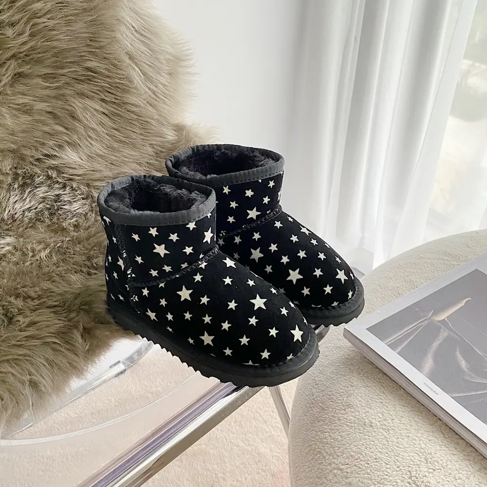 UGG glow-in-the-dark star snow boots for kids