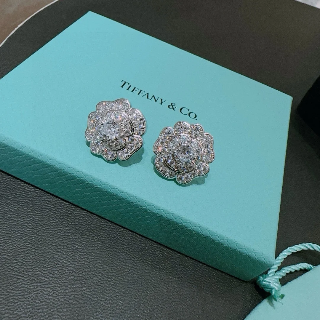 Tiffany Earrings Commemorative Edition Behind the Scenes Horse Eye Earrings Using high