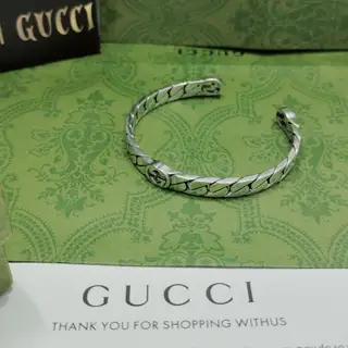 This GUcci bracelet has three Gs in a curb chain structure