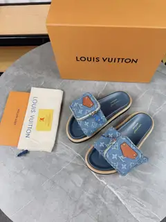 Louis Vuitton embossed logo sandals This Pool Pillow Comfort flat sandal