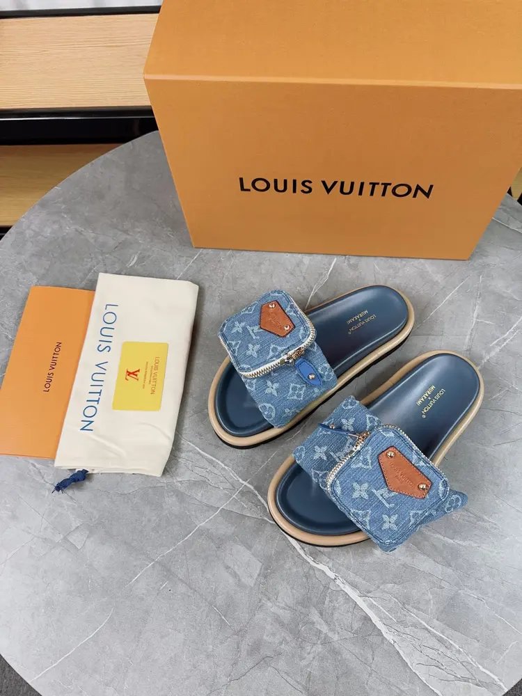 Louis Vuitton embossed logo sandals This Pool Pillow Comfort flat sandal