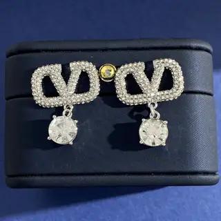 Valentino Ho Hollow Diamond V Letter Pendant Single Diamond Earrings