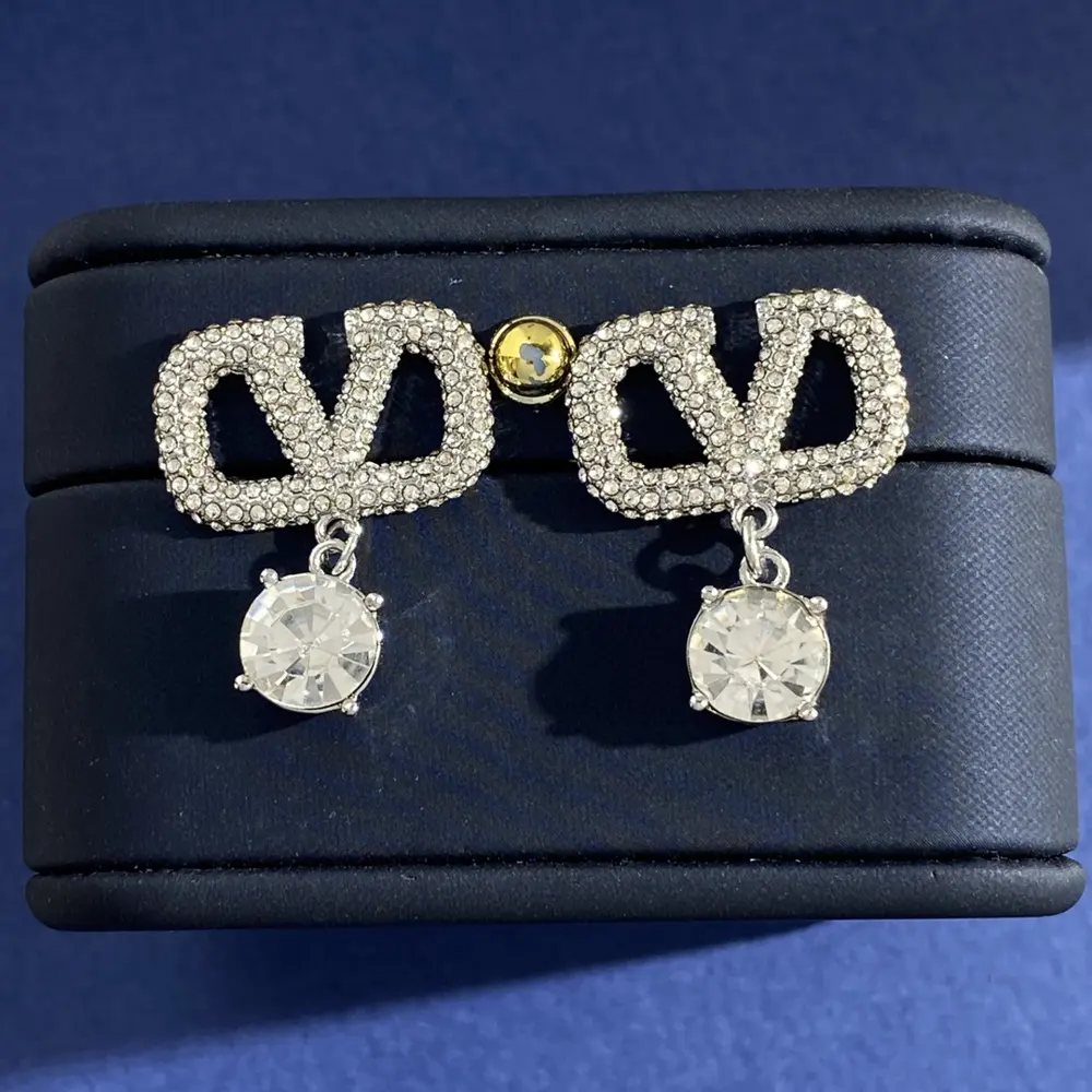 Valentino Ho Hollow Diamond V Letter Pendant Single Diamond Earrings