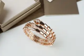 Bvlgari double-loop snake bracelet A modern interpretation of classic charm The delicate