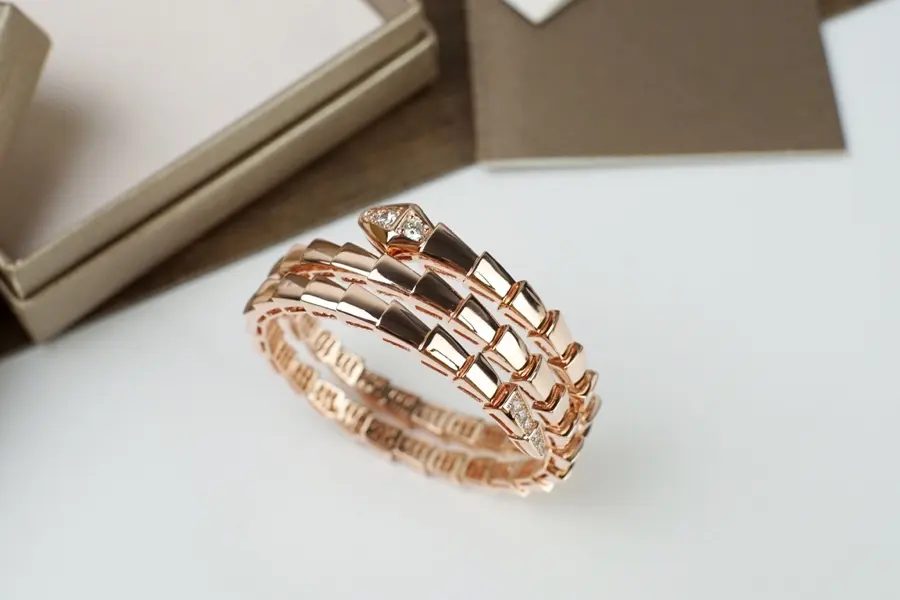 Bvlgari double-loop snake bracelet A modern interpretation of classic charm The delicate