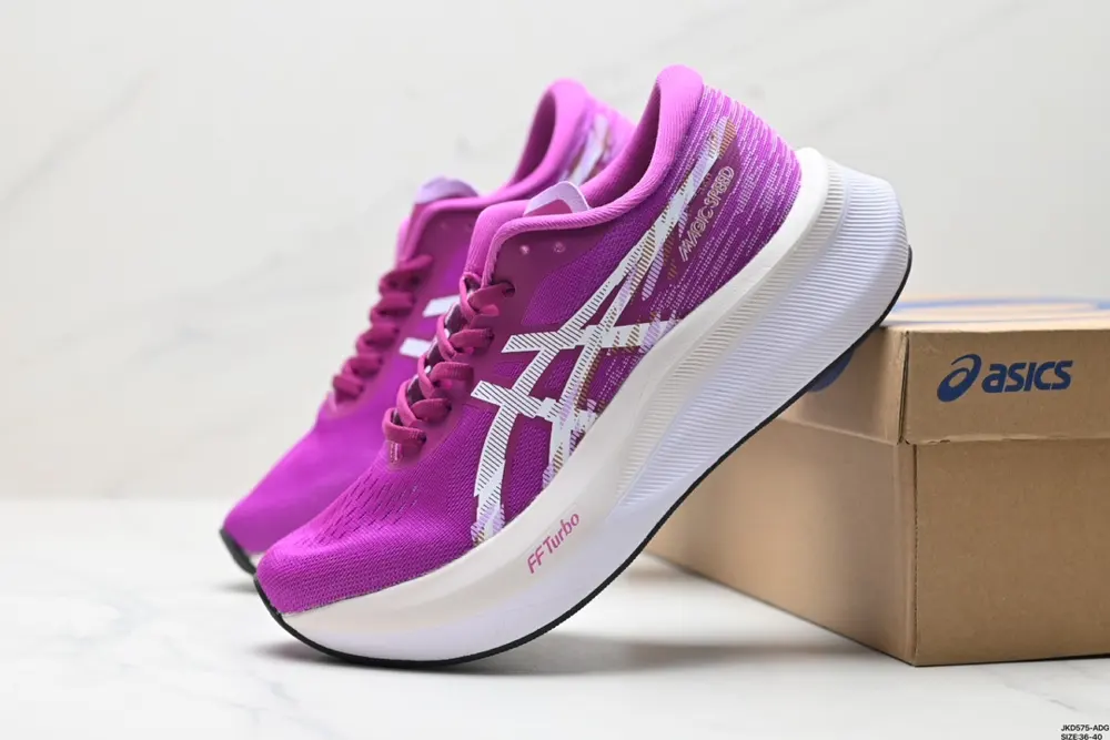 Asics MAGIC SPEED 4 stable running shoes have a double-layer jacquard mesh design on the 1011B857-100
