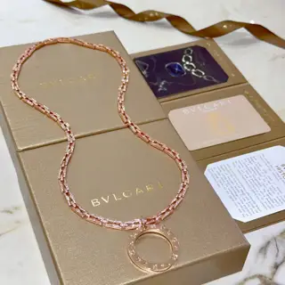 Bvlgari DIVAS’ DREAM series is in perfect condition and has invincible details. The unique