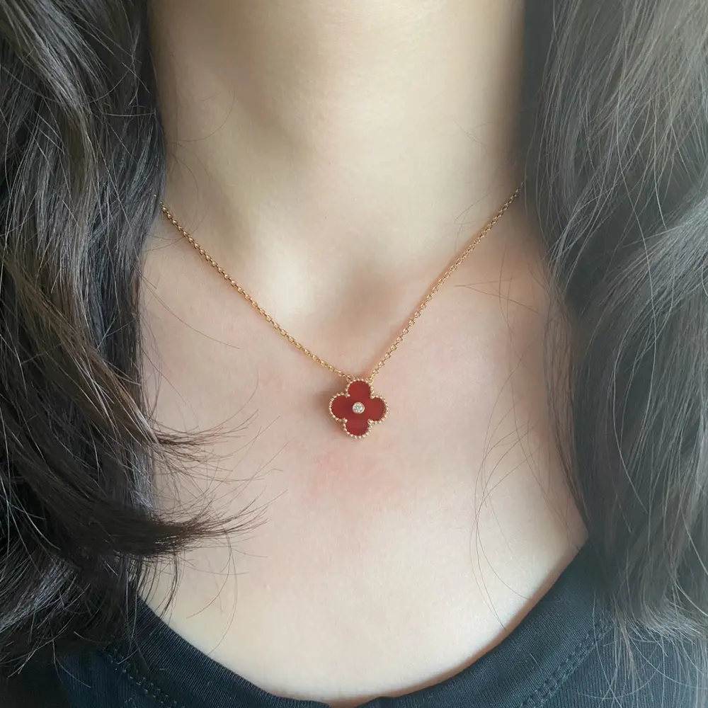 Van Cleef & Arpels high-grade agate four-leaf clover necklace with diamond backing