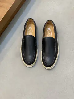 Tod’s Tod’s men’s leather loafers