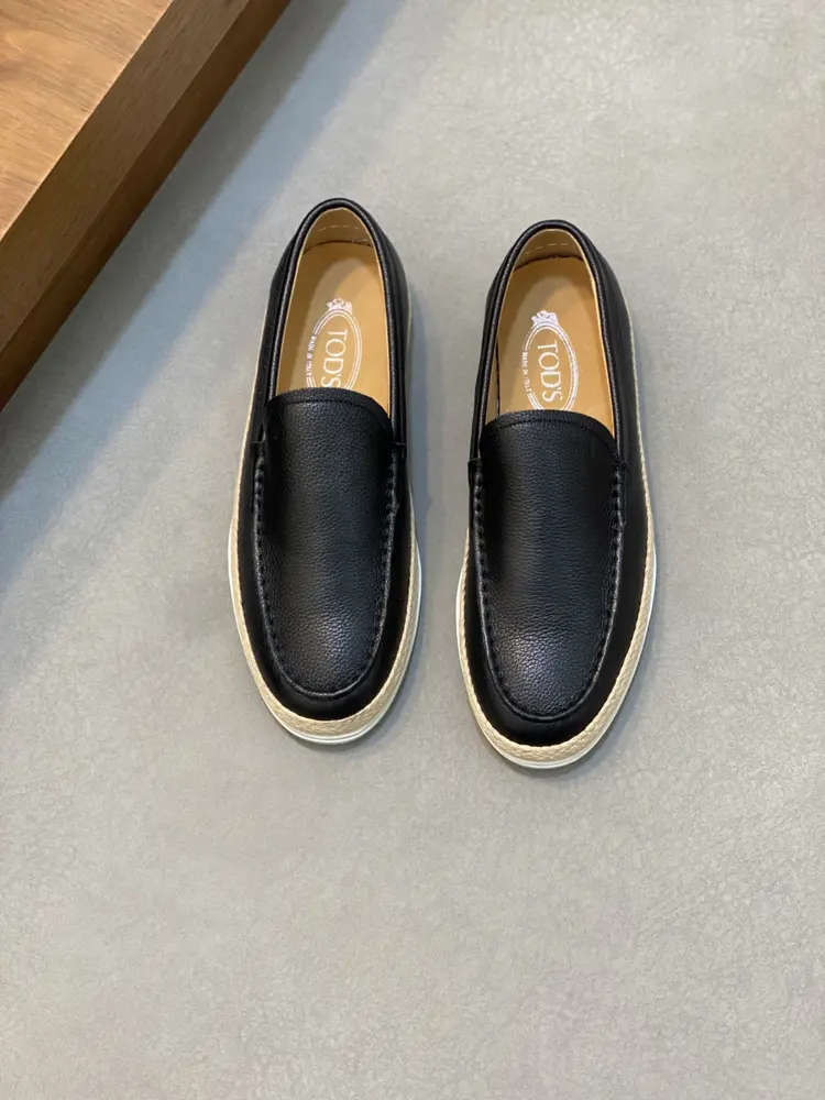 Tod’s Tod’s men’s leather loafers