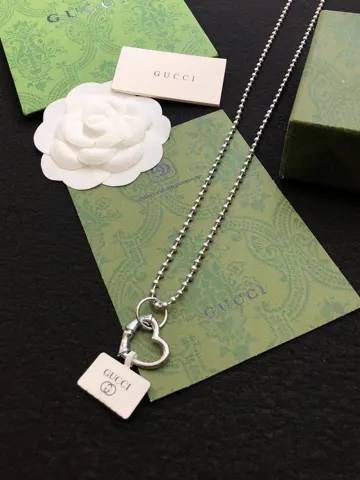 Gucci GucciThe latest necklace chain