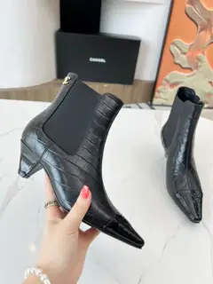 Chanel/Chanel Double C pointed fashion boots