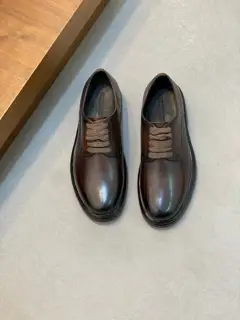 Salvatore Ferragamo Ferragamo height-enhancing leather shoes series are sold at the counter