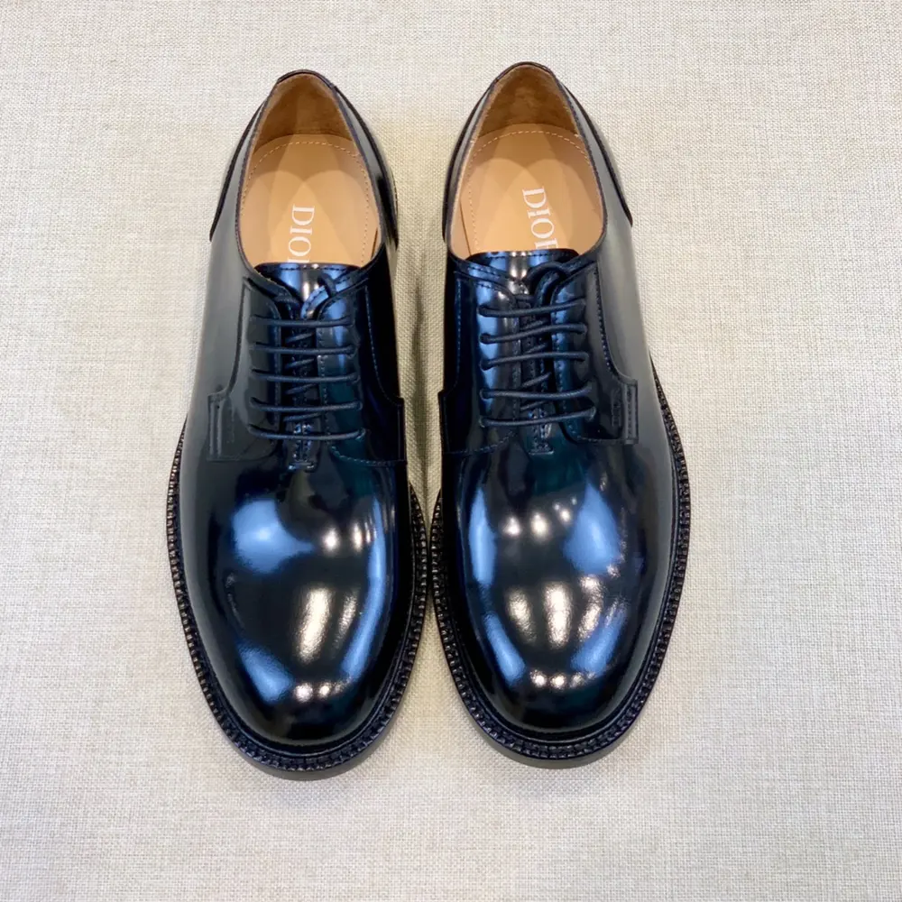 Dior casual leather shoes are on sale now. The upper