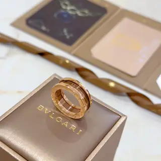 Bvlgari DIVAS’ DREAM enamel series is perfect in appearance and details. The unique color