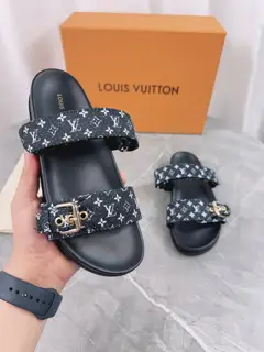 Louis Vuitton slippers Adjustable belt buckle design Full of beach style Original mold LV