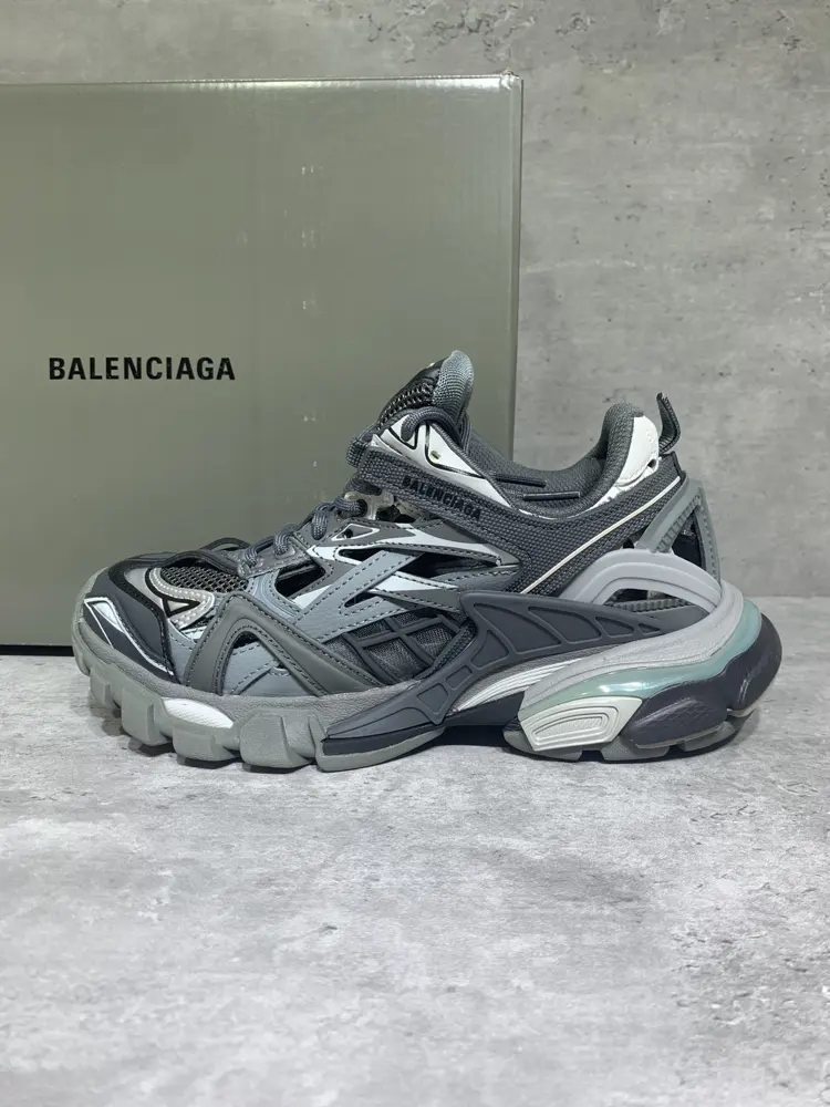 Balenciaga Track 4.0 Balenciaga 4th generation Added a new design While continuing the