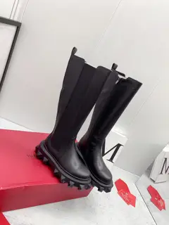 Valentino 2022 Fall/Winter Latest Fashion Show Chelsea Boots