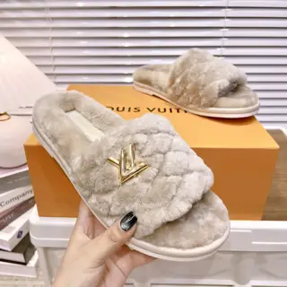 Louis Vuitton flat wool slippers