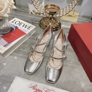 Roger Vivier new high-heeled Mary Jane shoes. The highly anticipated high-heeled Mary Jane